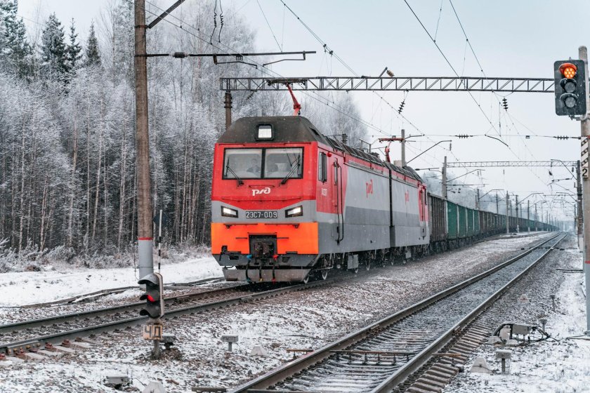 Пригородный поезд