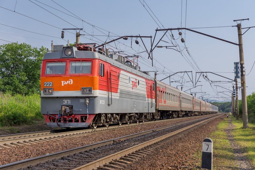 Электровоз эп 1