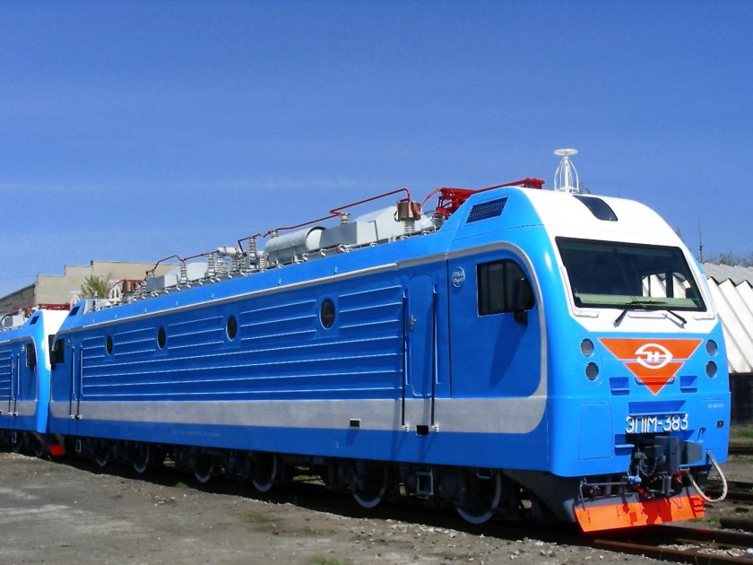 Пассажирский электровоз переменного тока эп1м