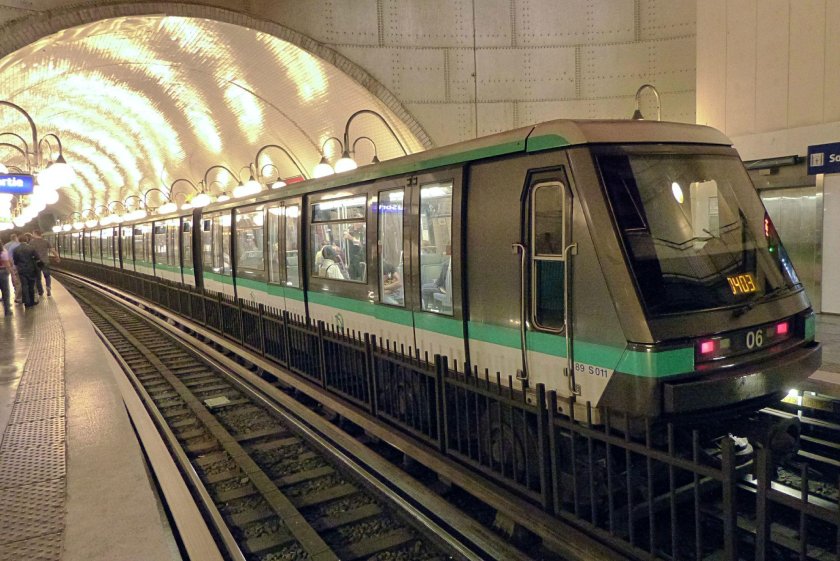 Артемий Лебедев Метропоезд концепт