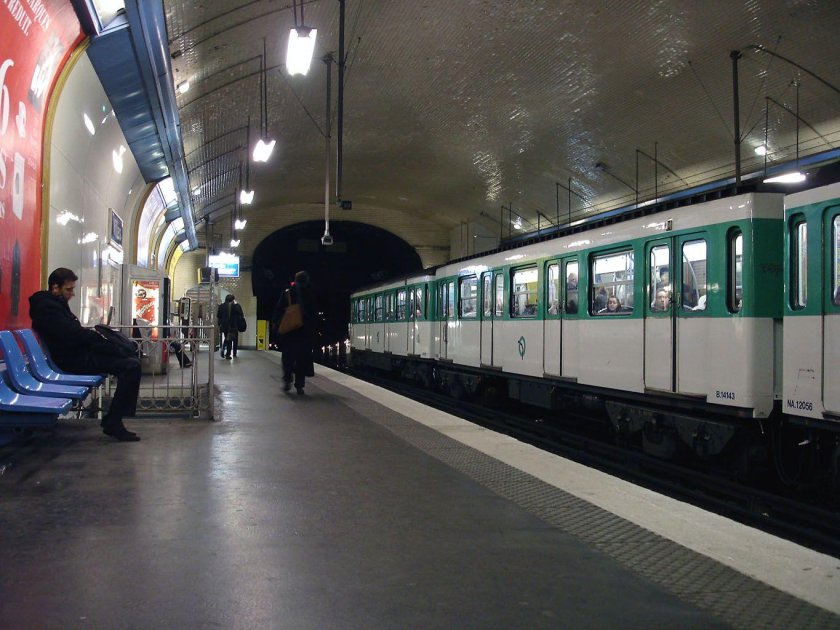 Метро Парижа фото станций