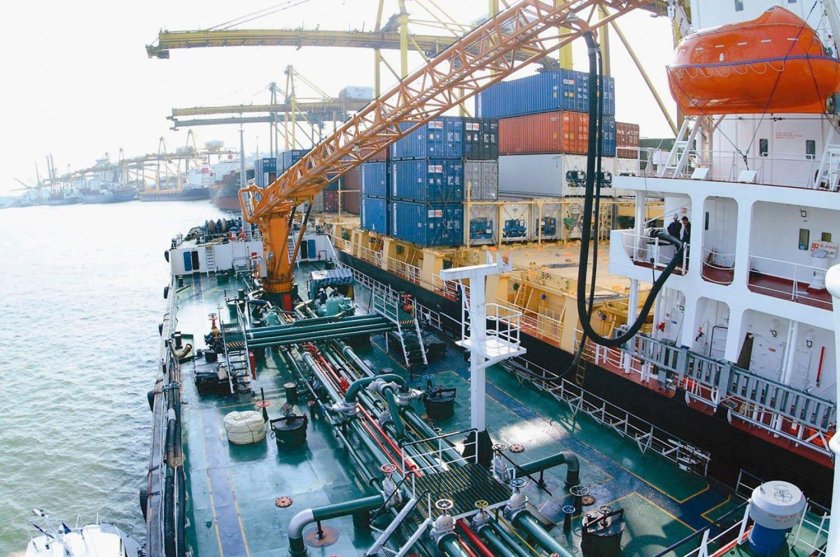 Бункеровка танкера