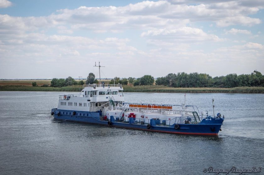 Бункеровщик МТ-9