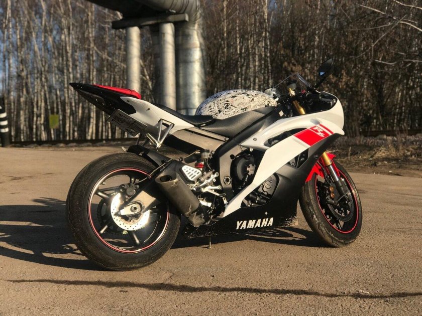 Yamaha r6 Red