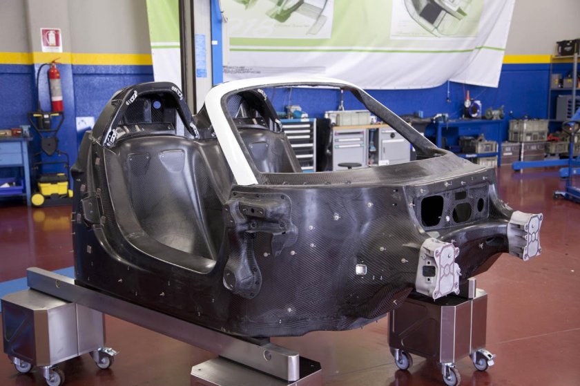 Карбоновый монокок автомобиля