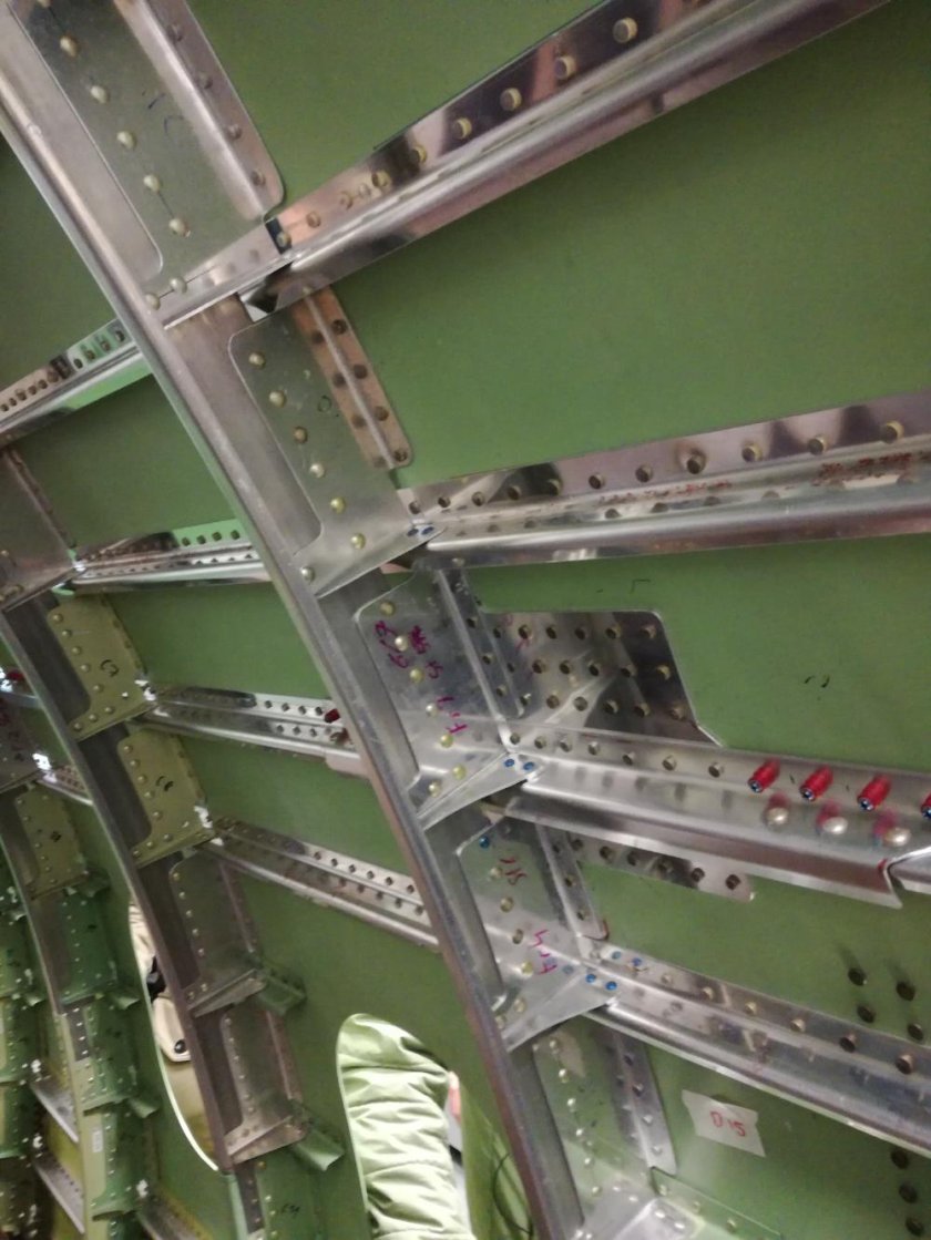 Лонжерон крыла самолета