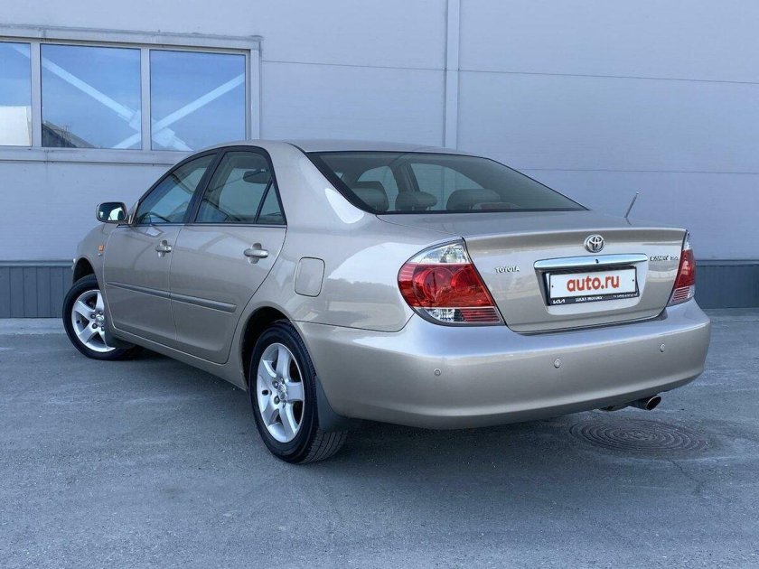Тойота камри 2004 года