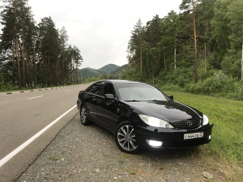 Toyota Camry 30 черная