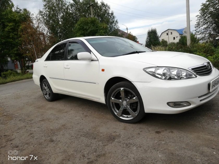 Тойота Камри 30 белый