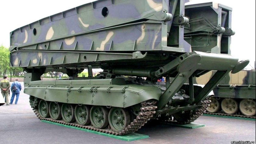 Танковый мостоукладчик МТУ-90м