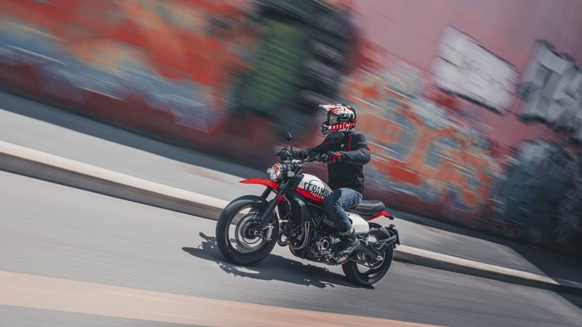 Ducati Scrambler Urban motard 2022.