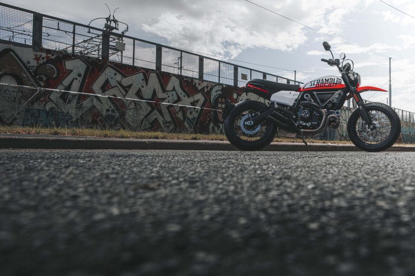 Ducati scrambler urban motard