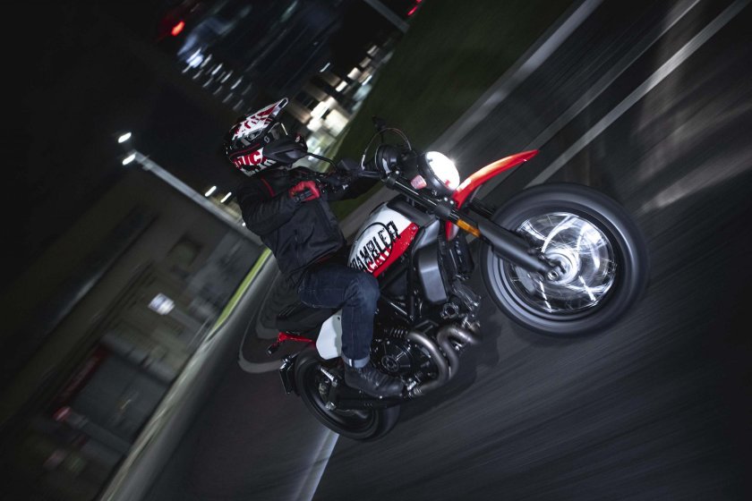 Ducati Scrambler Urban motard 2022.