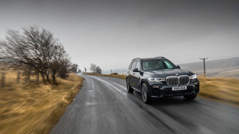 Машина БМВ х7 черная