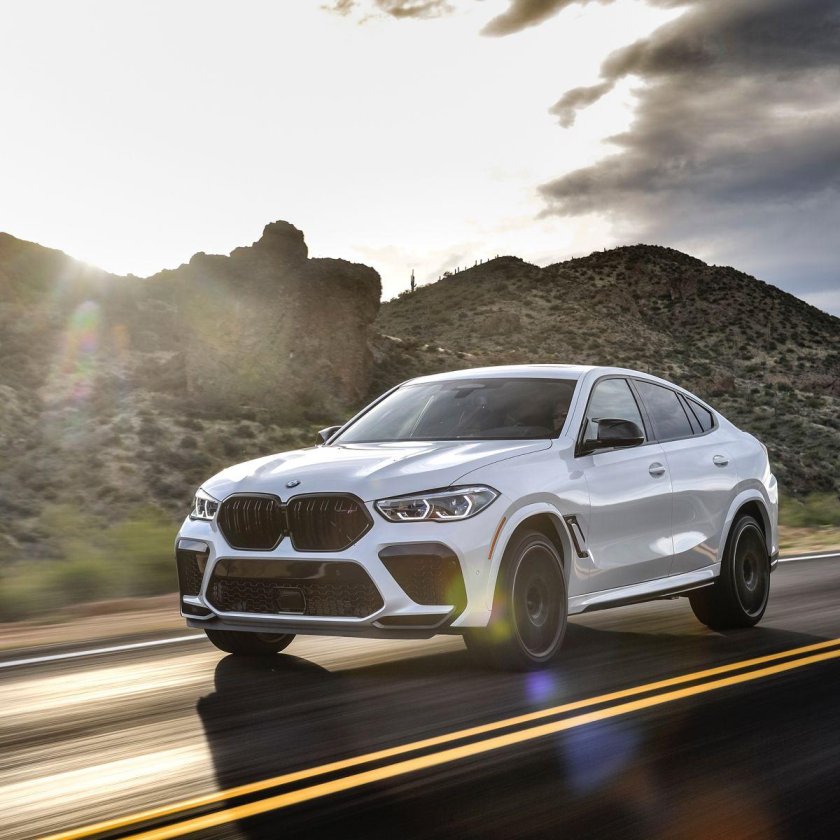 BMW x6m 2021 белый