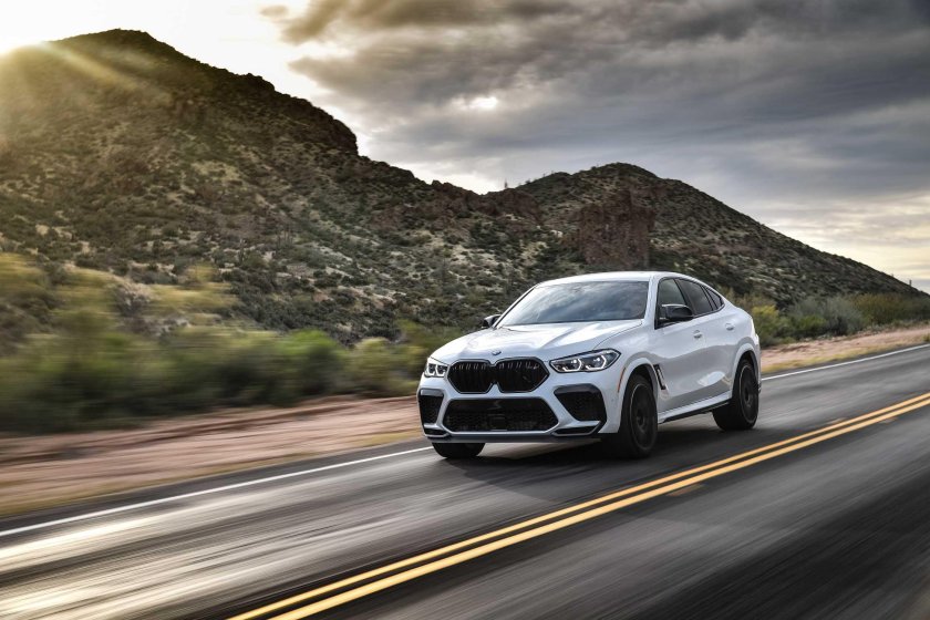 BMW x6m 2021 белый
