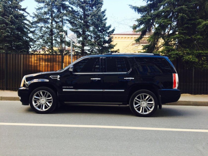 Кадиллак Эскалейд черный 3