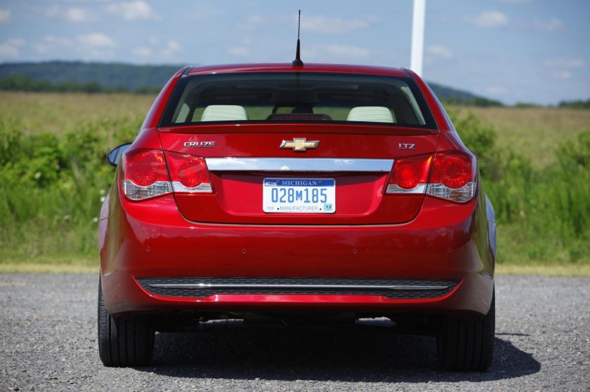 Chevrolet Cruze сзади 2012
