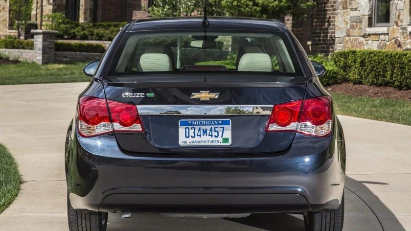 Шевроле Круз сзади