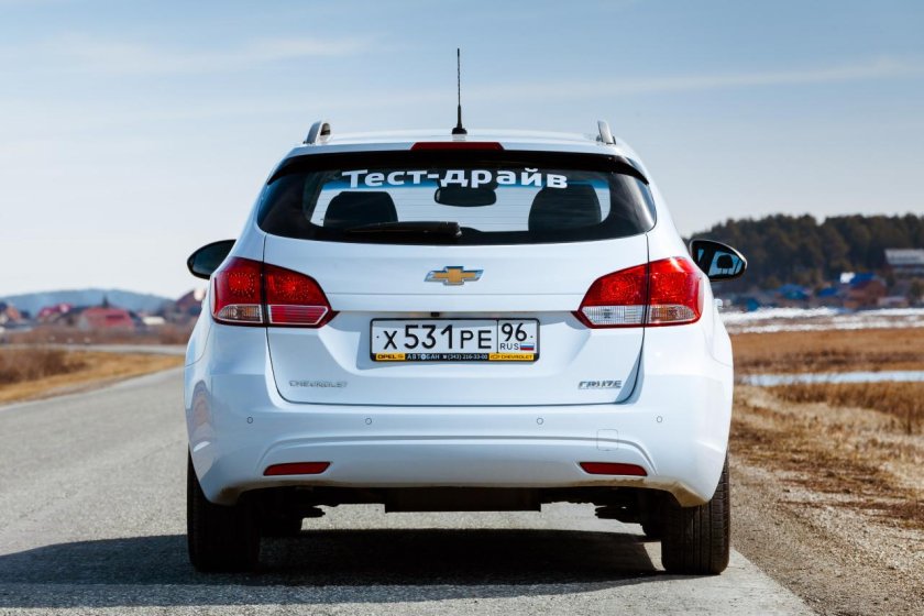 Шевроле Круз 2014 сзади