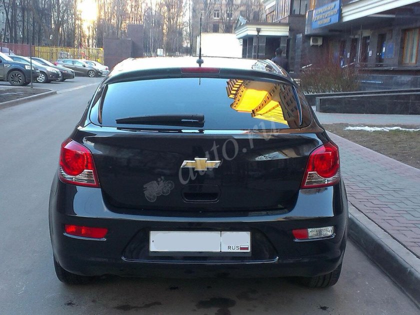 Шевроле Круз хэтчбек 2012 черный