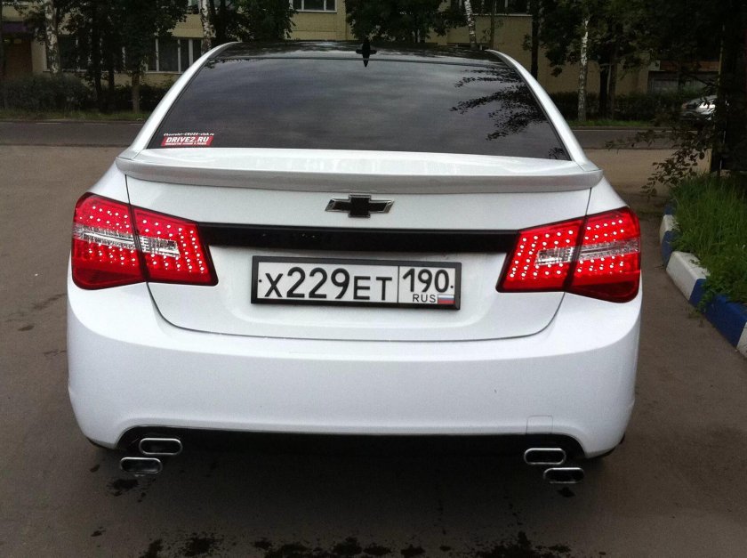 Шевроле Круз седан сзади
