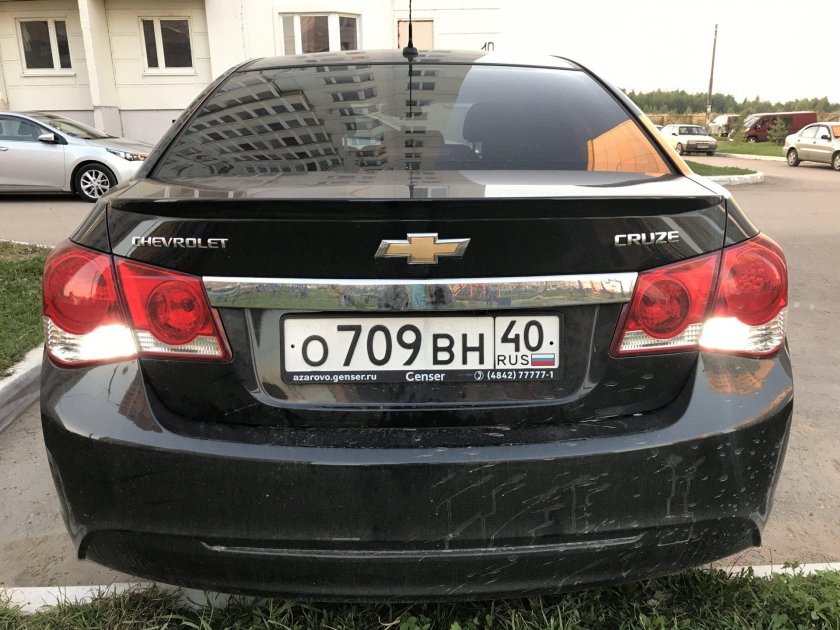 Chevrolet Cruze сзади 2012