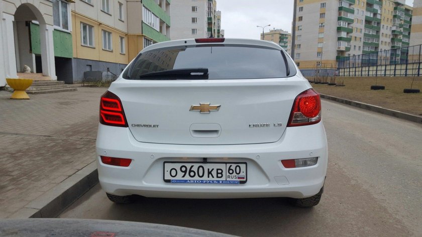 Шевроле Круз хэтчбек сзади