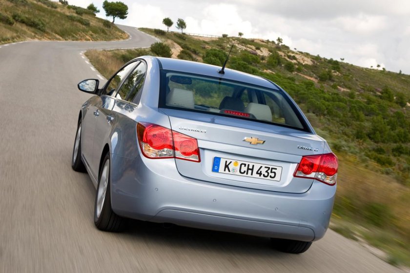 Chevrolet Cruze сзади 2009