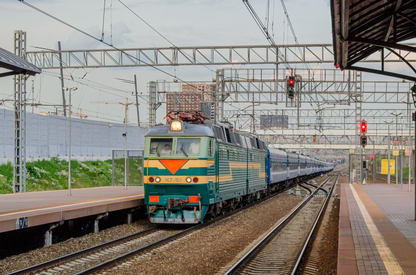 Локомотив чс7 -011