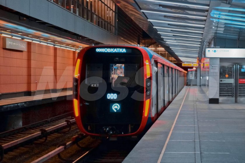 81-775 Москва 2020 на Арбатско-Покровской линии