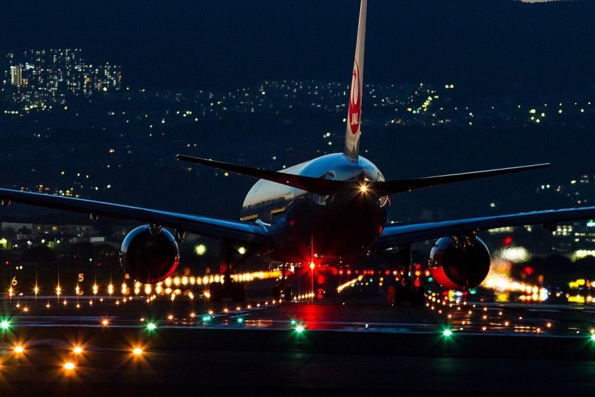 Боинг 777 ночью