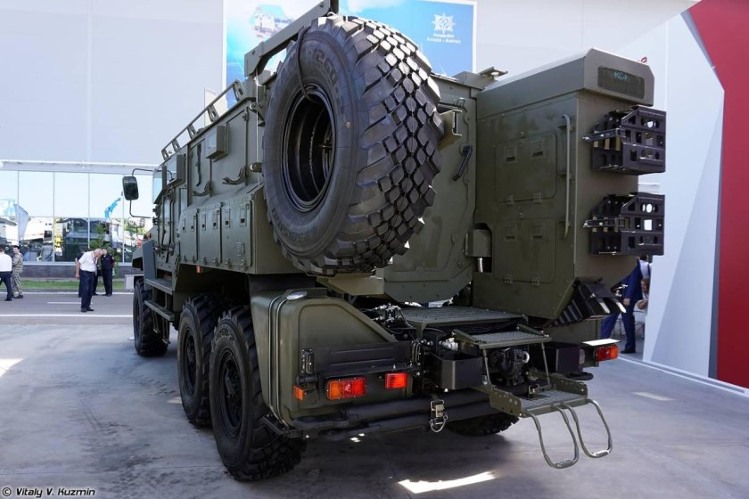 Бронеавтомобиль з-СТС «Ахмат»