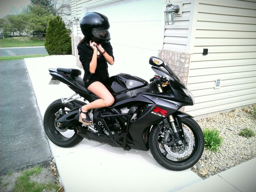 Девушка на мотоцикле