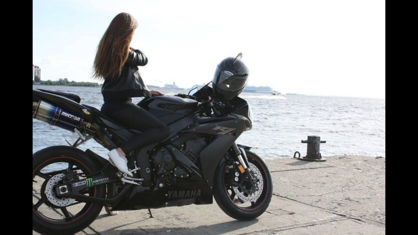 Девушка на мотоцикле