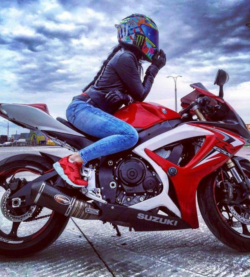 Девушка на мотоцикле