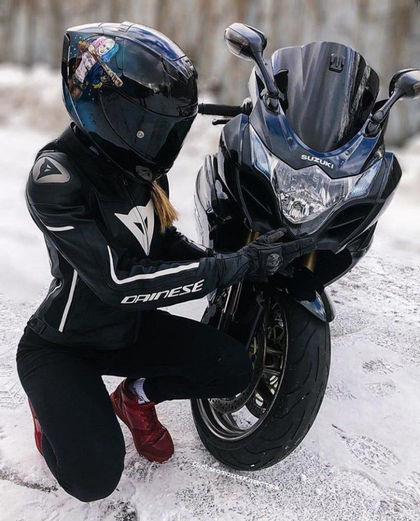 Девушка на мотоцикле