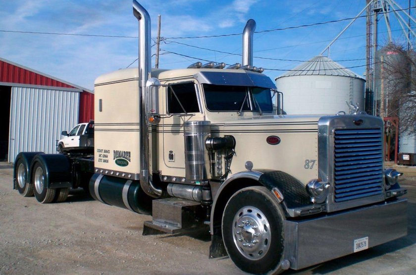 Грузовик Peterbilt 359