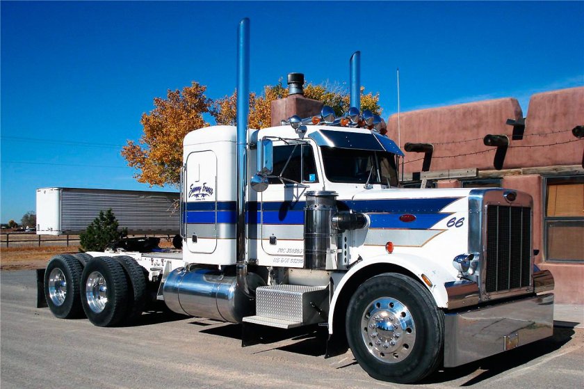 Грузовик Peterbilt 359