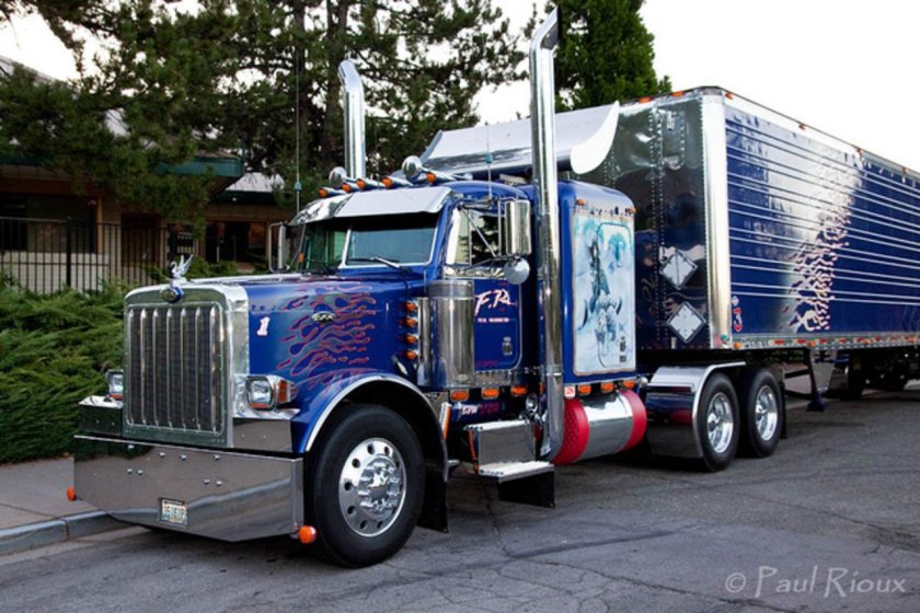 Peterbilt 389