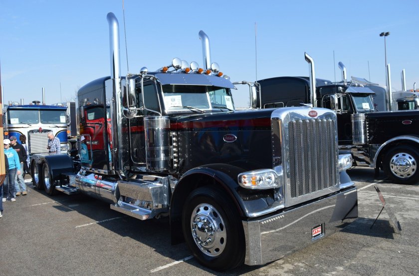 Американский грузовик peterbilt