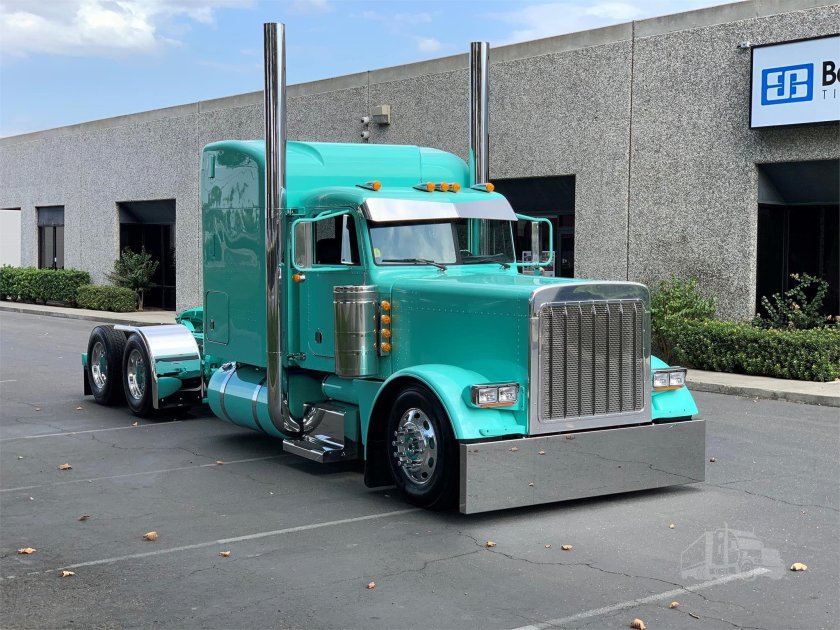 Грузовик Петербилт 379