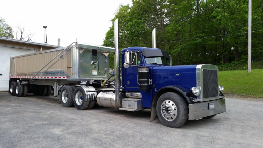 Петербилт самосвал