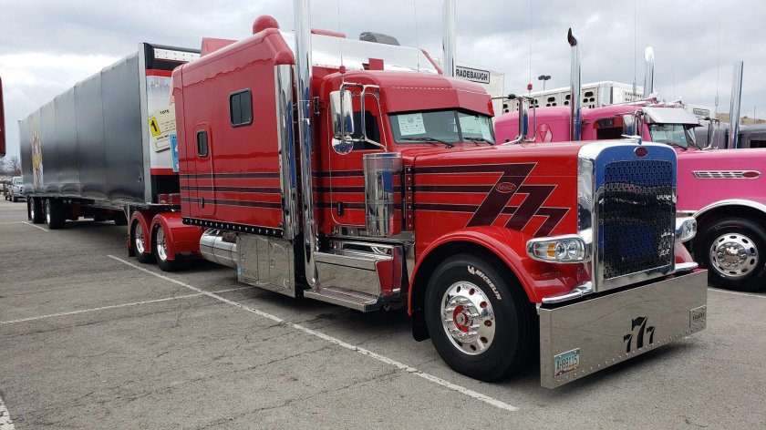 Volvo VNL Custom Sleeper