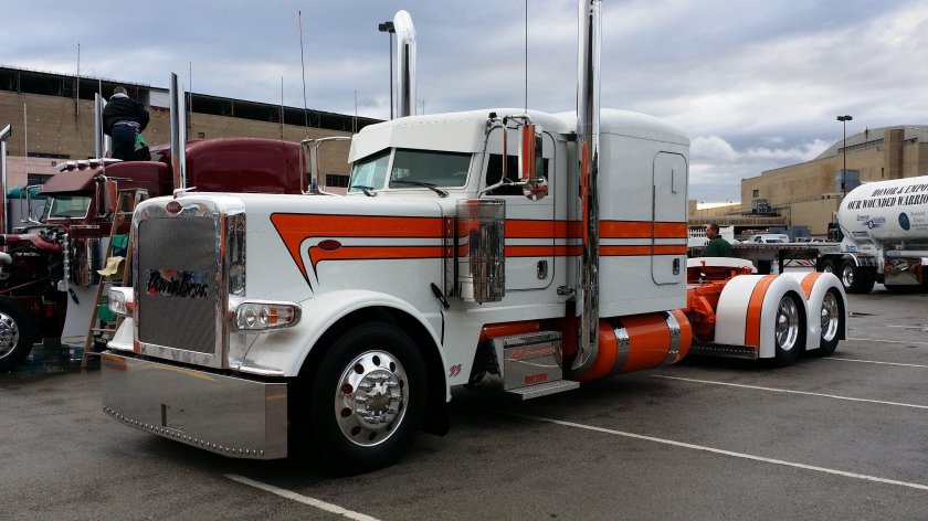 Петербилт 369