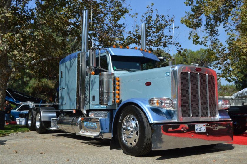 Трак Петербилт 389