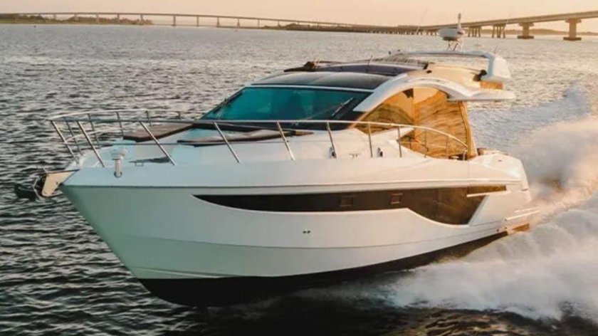 Яхта катер