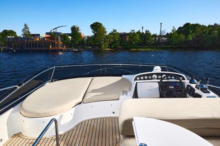 Моторная яхта Galeon 440 Fly