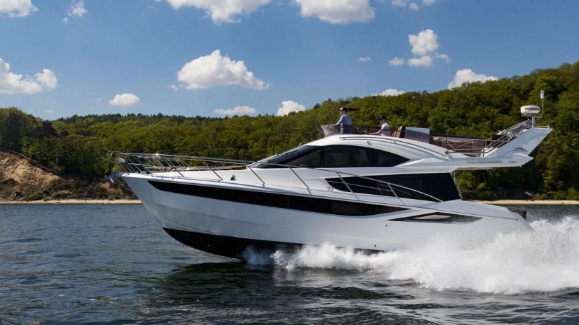 Катер Galeon 420 Fly