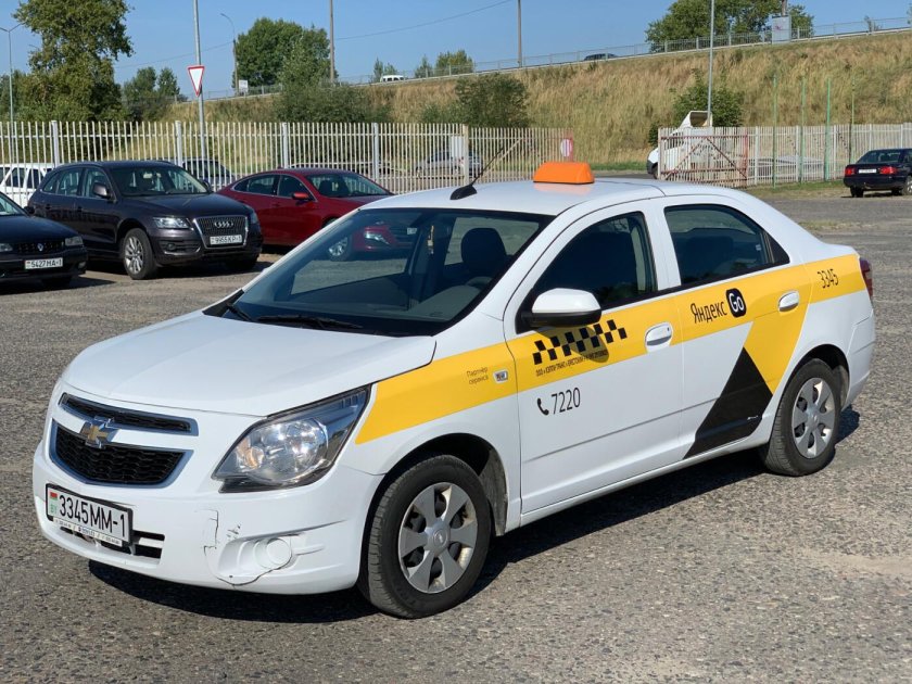 Машина такси яндекс